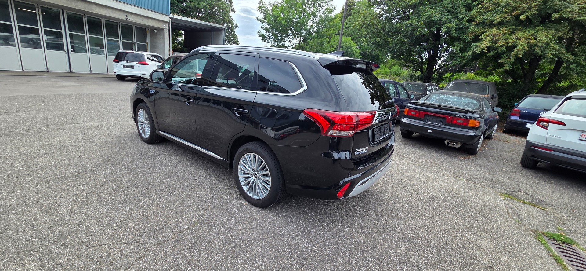 MITSUBISHI Outlander 2.4 PHEV Diamond 4WD Automatic-image-6