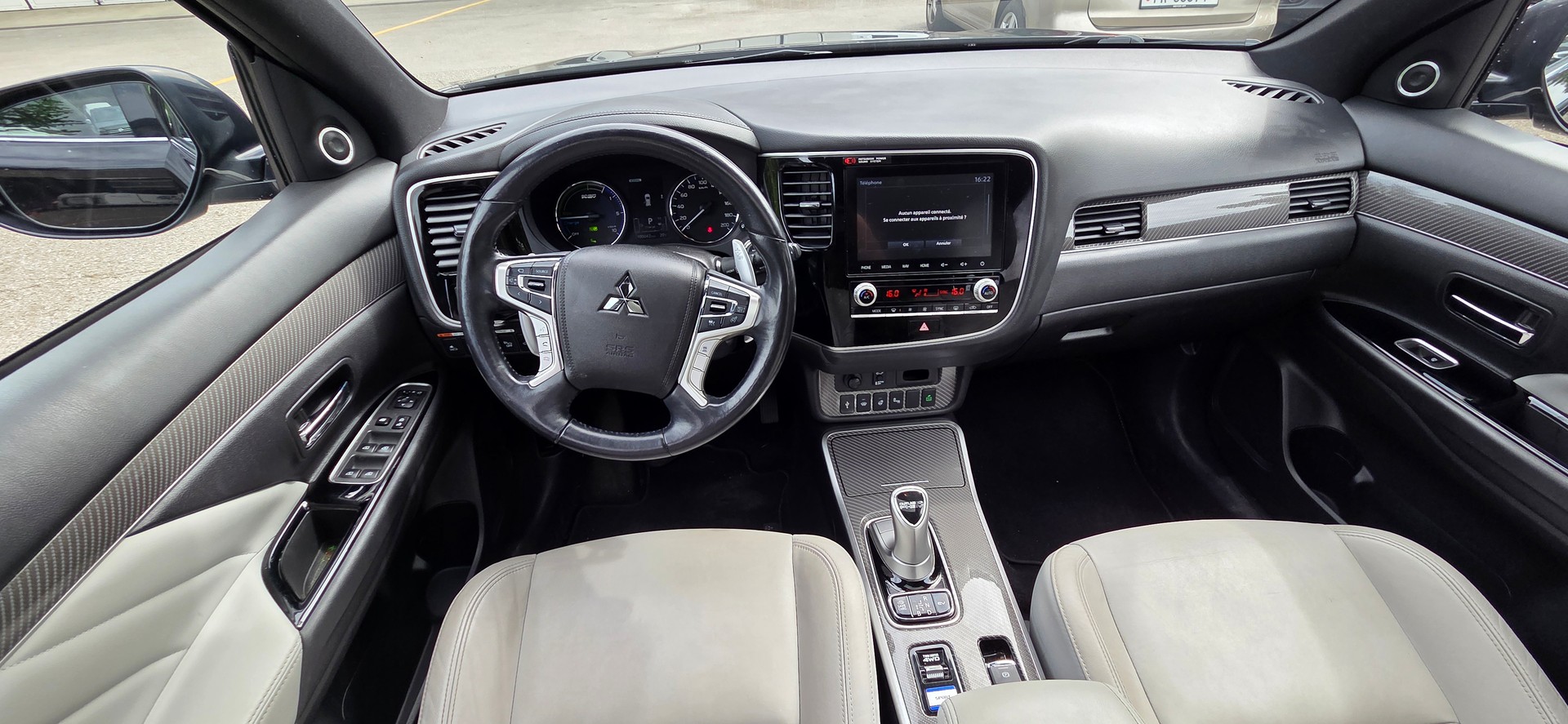 MITSUBISHI Outlander 2.4 PHEV Diamond 4WD Automatic-image-9