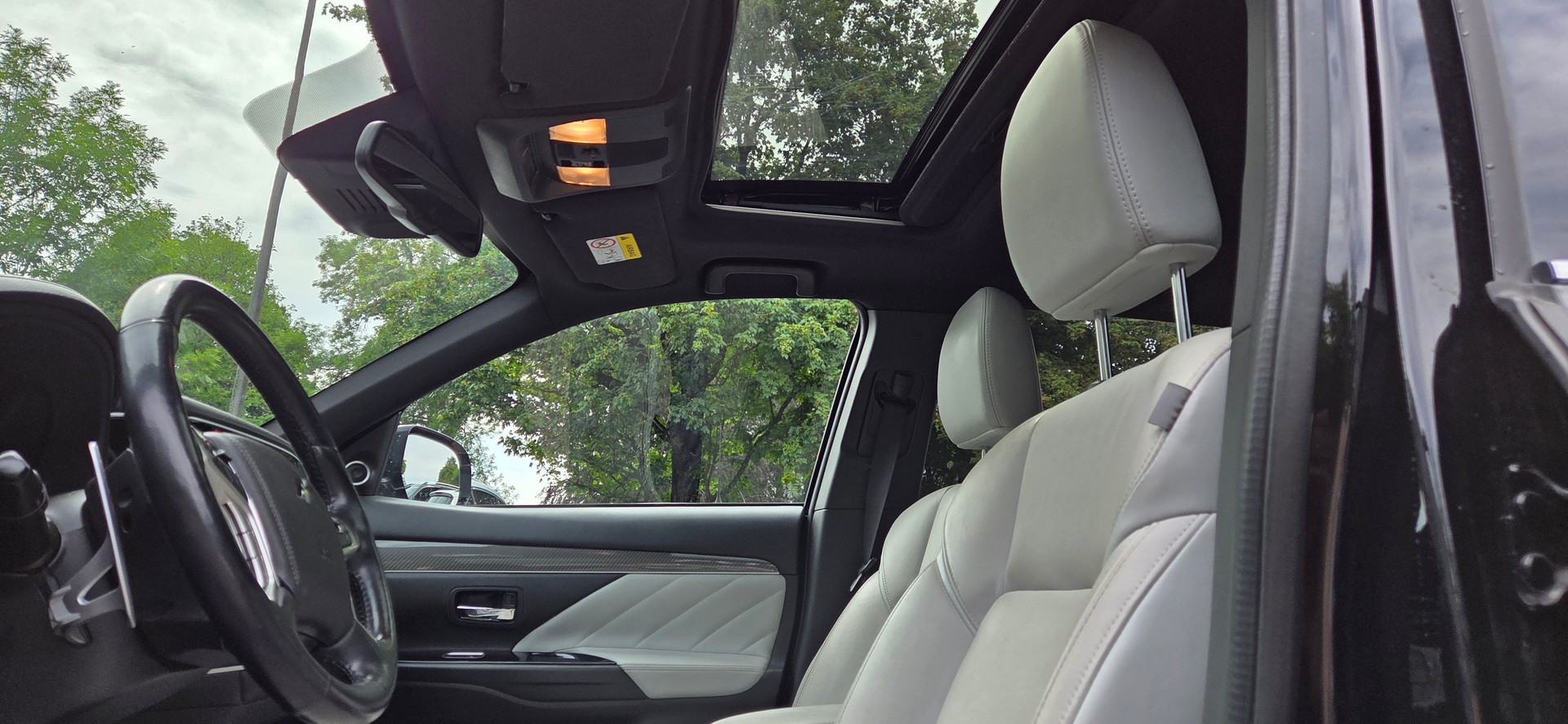 MITSUBISHI Outlander 2.4 PHEV Diamond 4WD Automatic-image-14