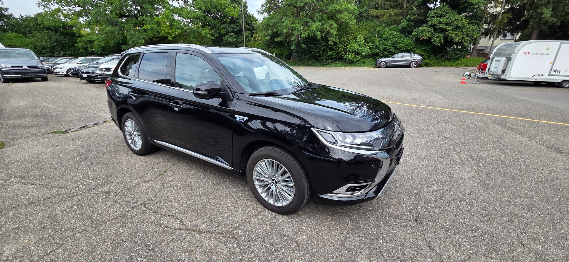 MITSUBISHI Outlander 2.4 PHEV Diamond 4WD Automatic-image-2