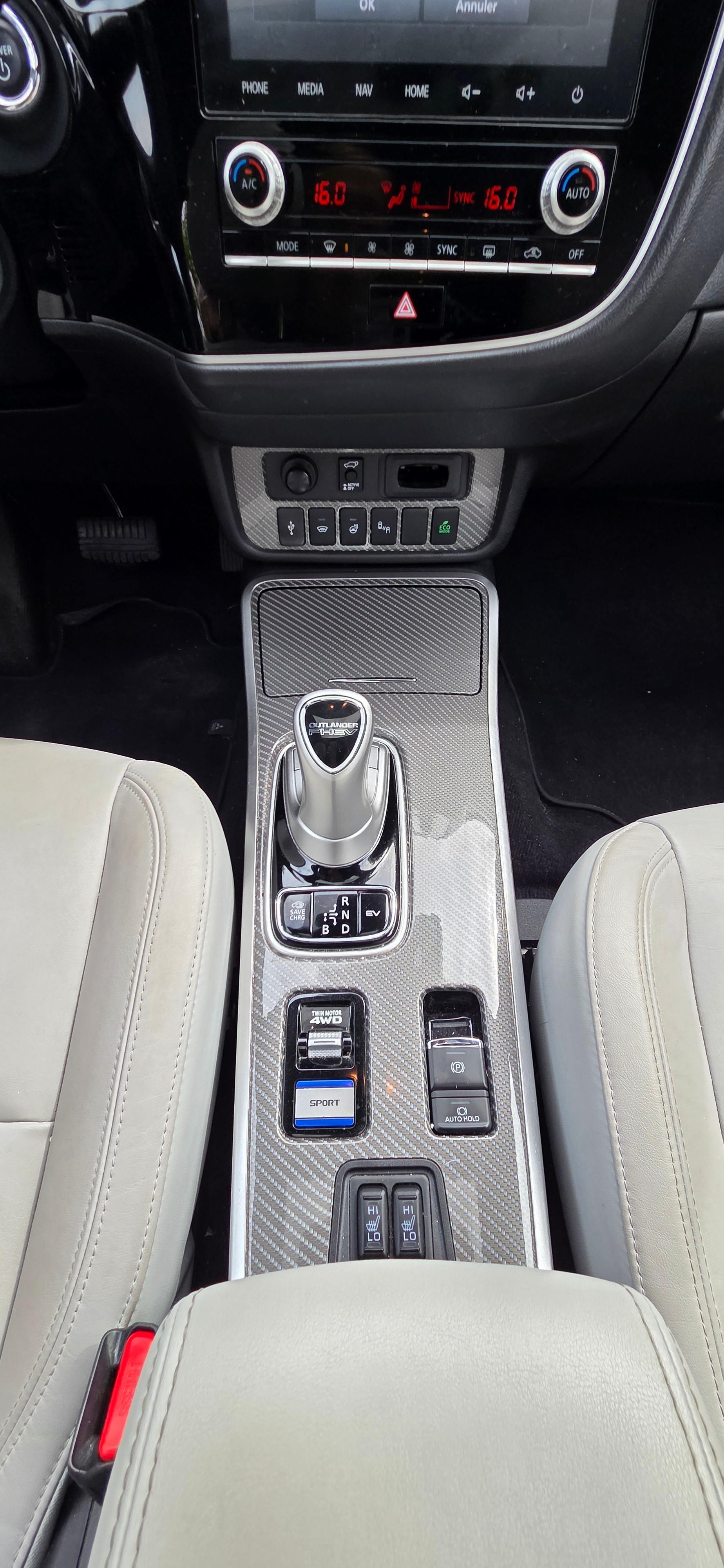 MITSUBISHI Outlander 2.4 PHEV Diamond 4WD Automatic-image-7