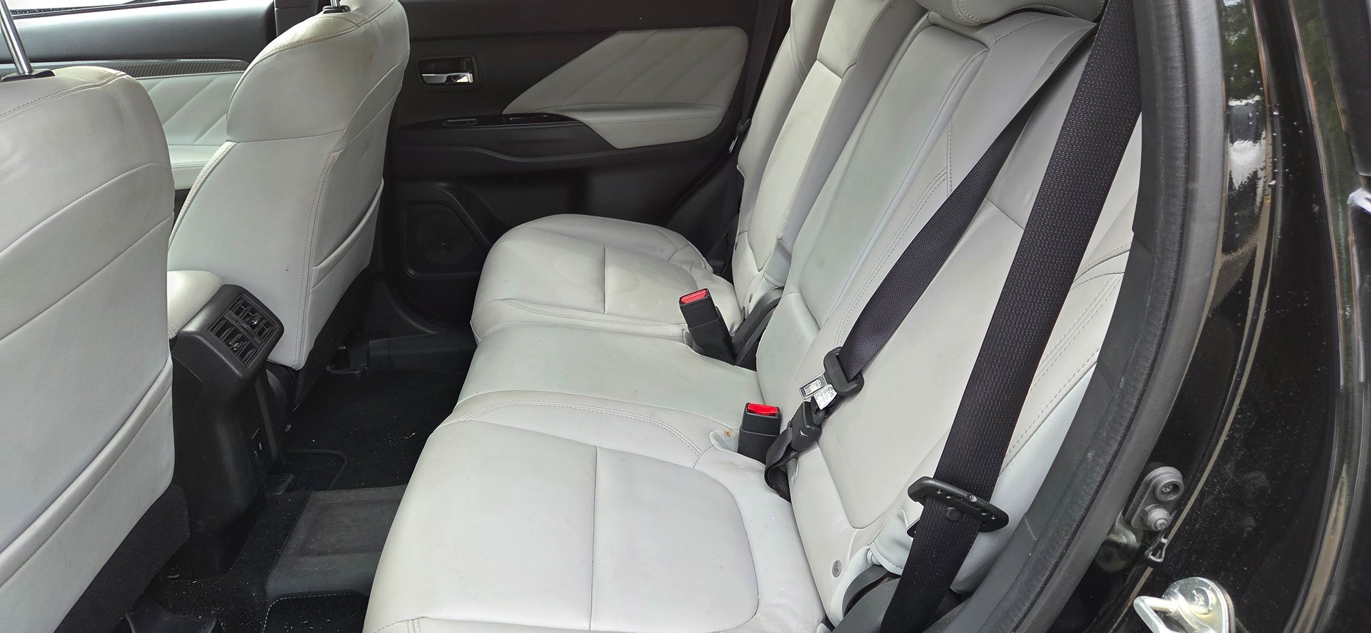 MITSUBISHI Outlander 2.4 PHEV Diamond 4WD Automatic-image-8