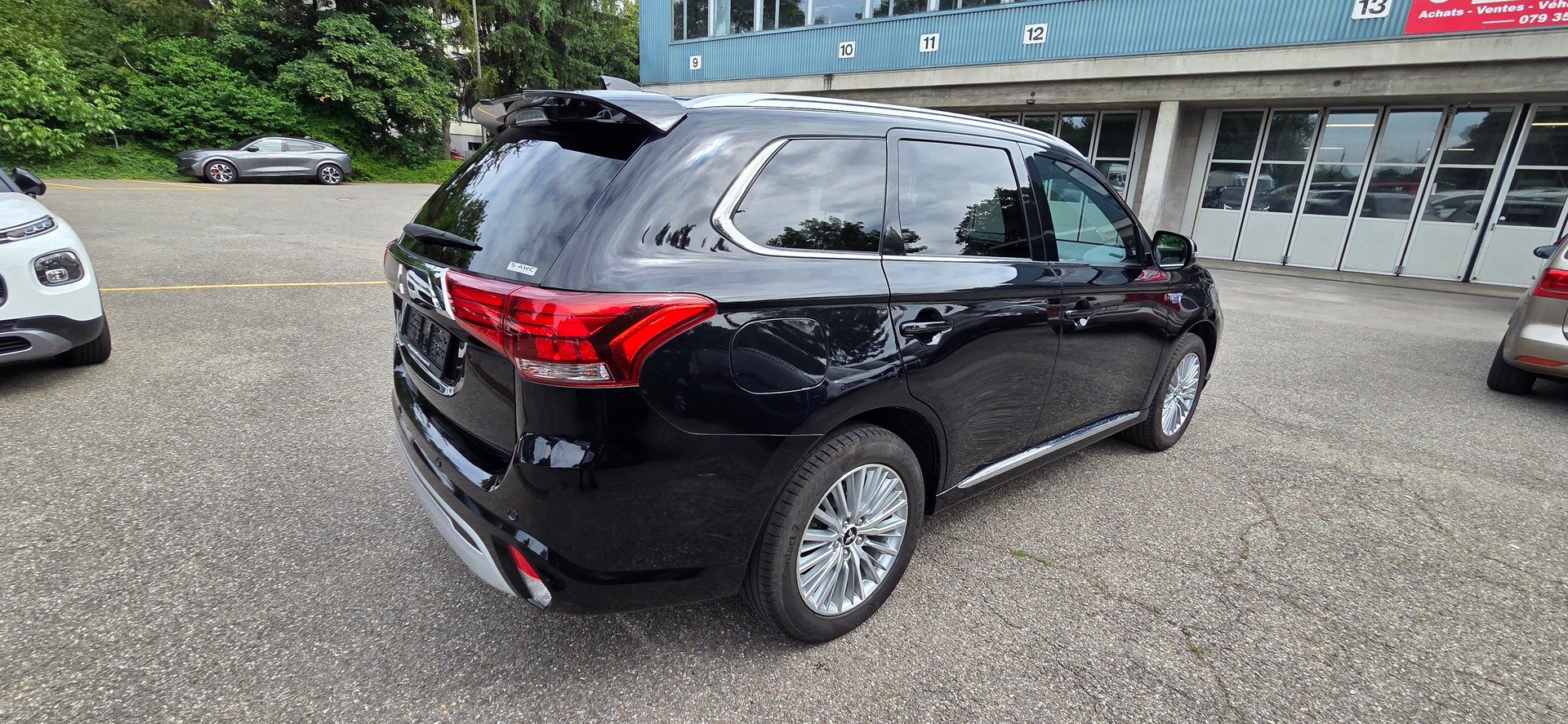 MITSUBISHI Outlander 2.4 PHEV Diamond 4WD Automatic-image-4