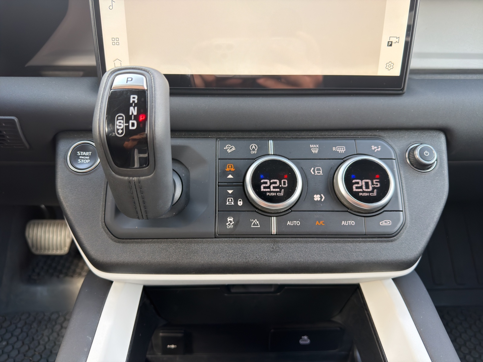 LAND ROVER Defender 110 3.0 D I6 250 S AWD AT8-image-12