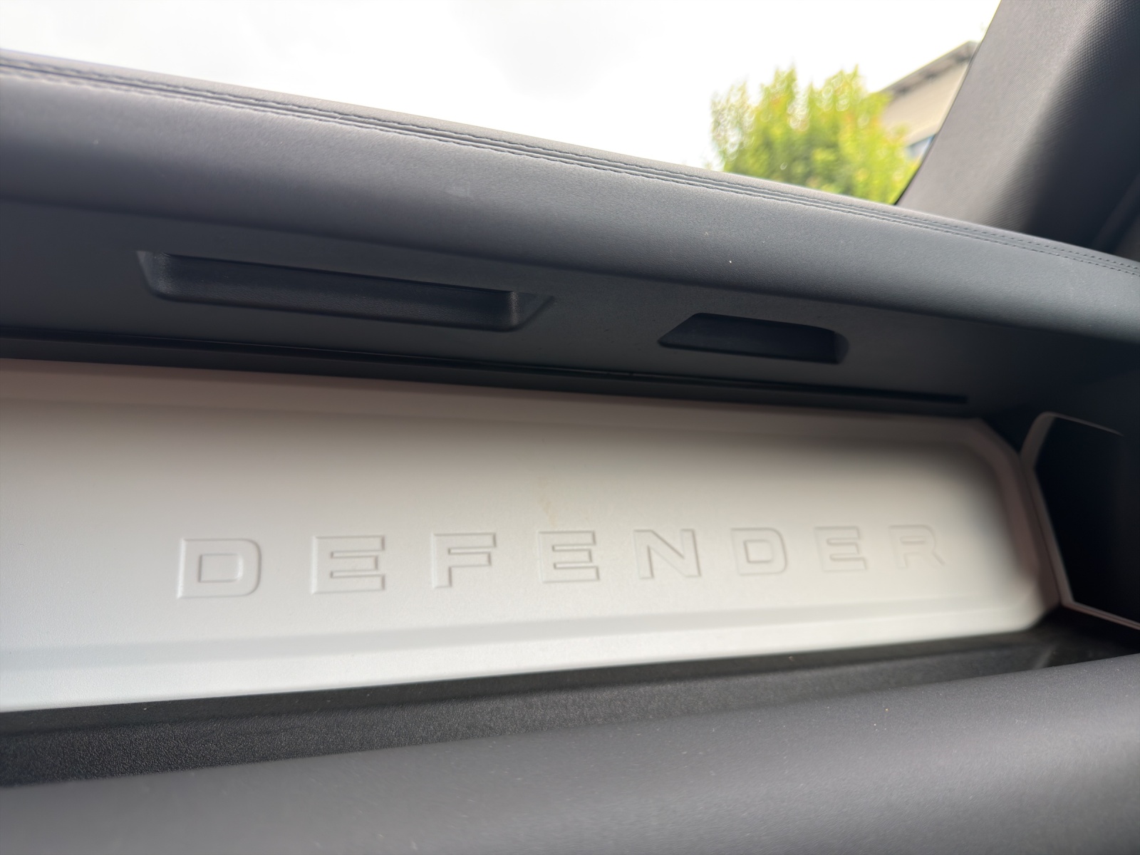 LAND ROVER Defender 110 3.0 D I6 250 S AWD AT8-image-19