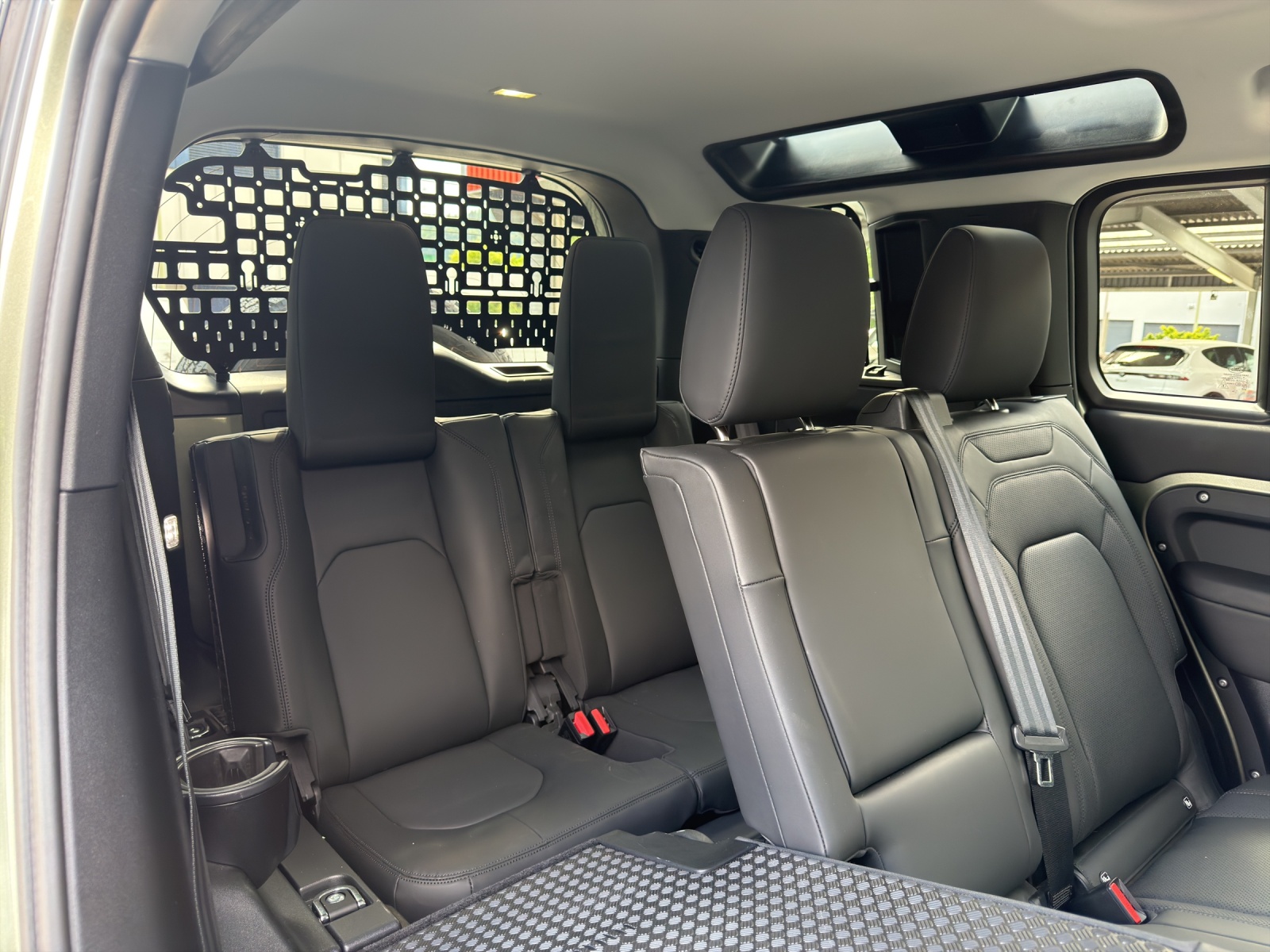 LAND ROVER Defender 110 3.0 D I6 250 S AWD AT8-image-17