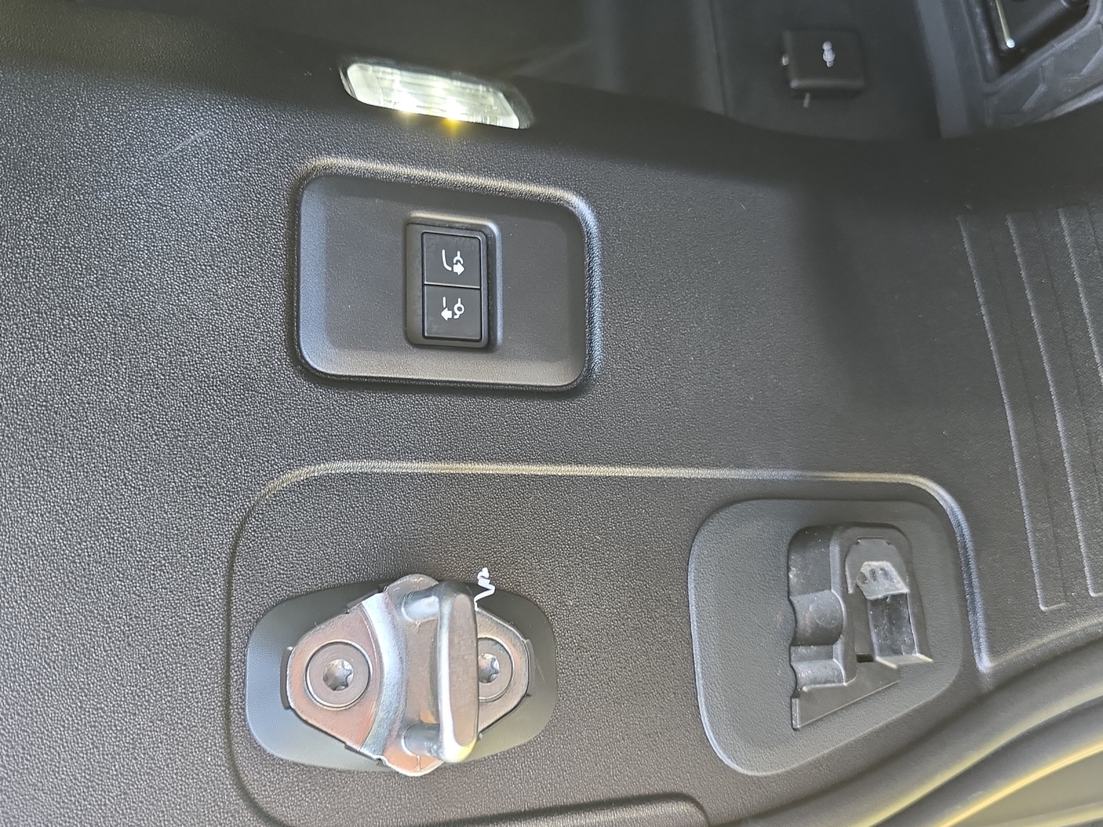 LAND ROVER Defender 110 3.0 D I6 250 S AWD AT8-image-13