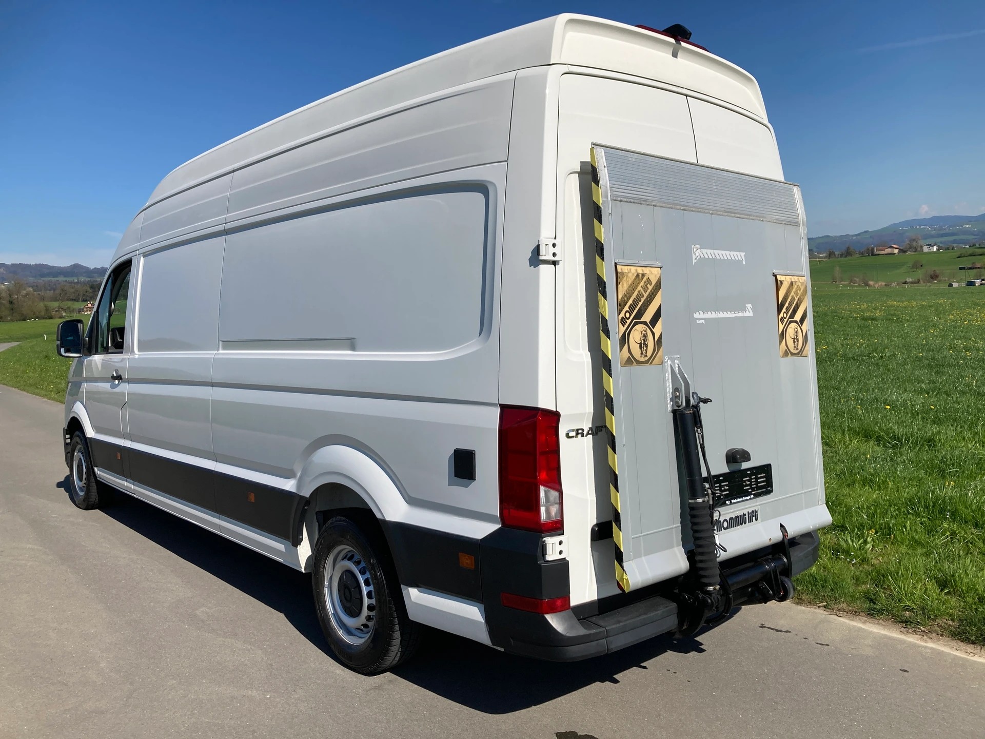 VW Crafter 35 2.0 TDI L4 4Motion **mit Hebebühne**-image-3