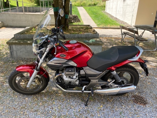 MOTO GUZZI Breva 750