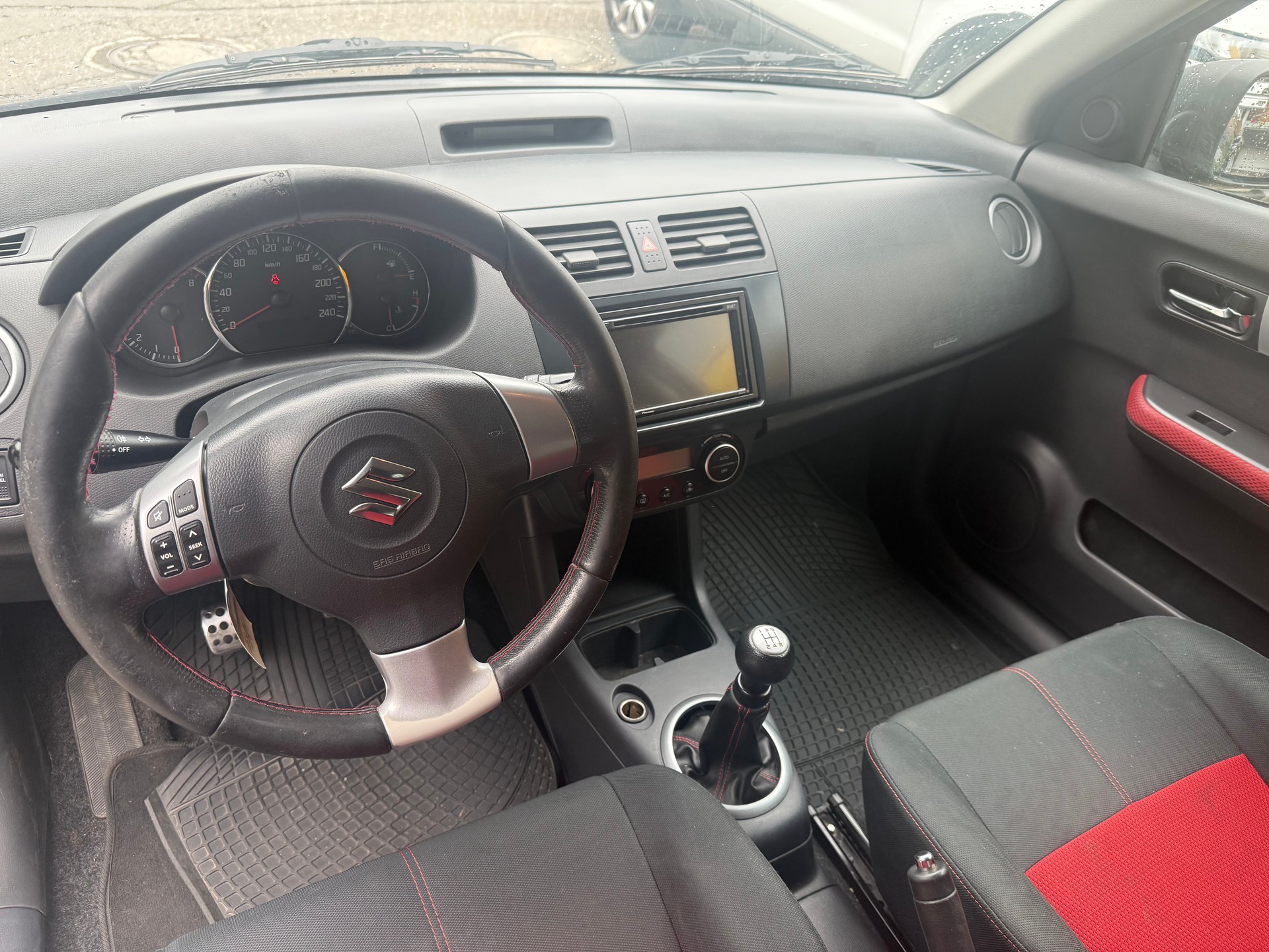 SUZUKI Swift 1.6i 16V Sport-image-8