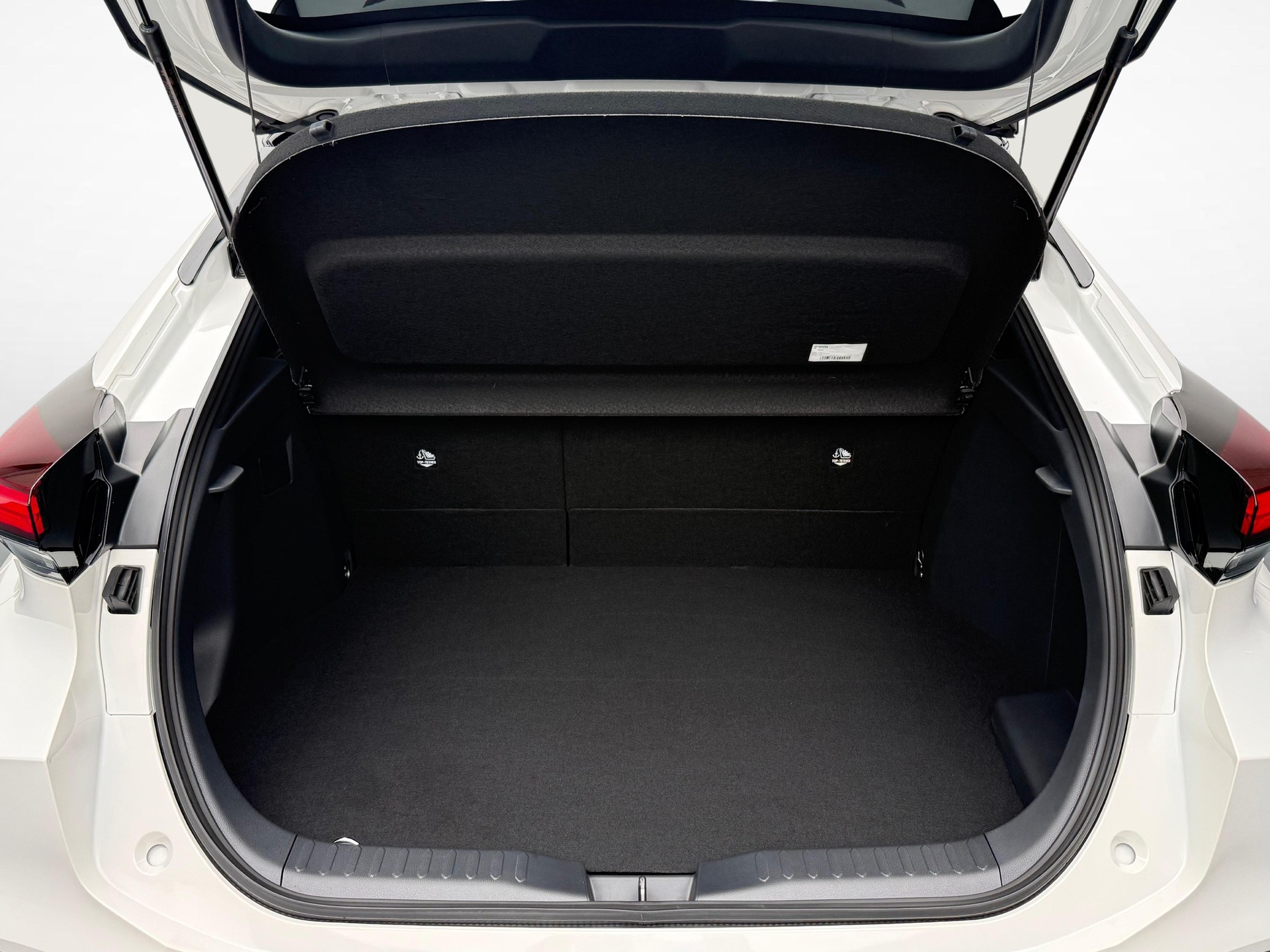 TOYOTA C-HR 2.0 PHEV Swiss Edition-image-11