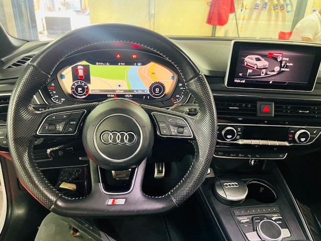 AUDI A4 Avant 2.0 TFSI S-line quattro S-tronic-image-14