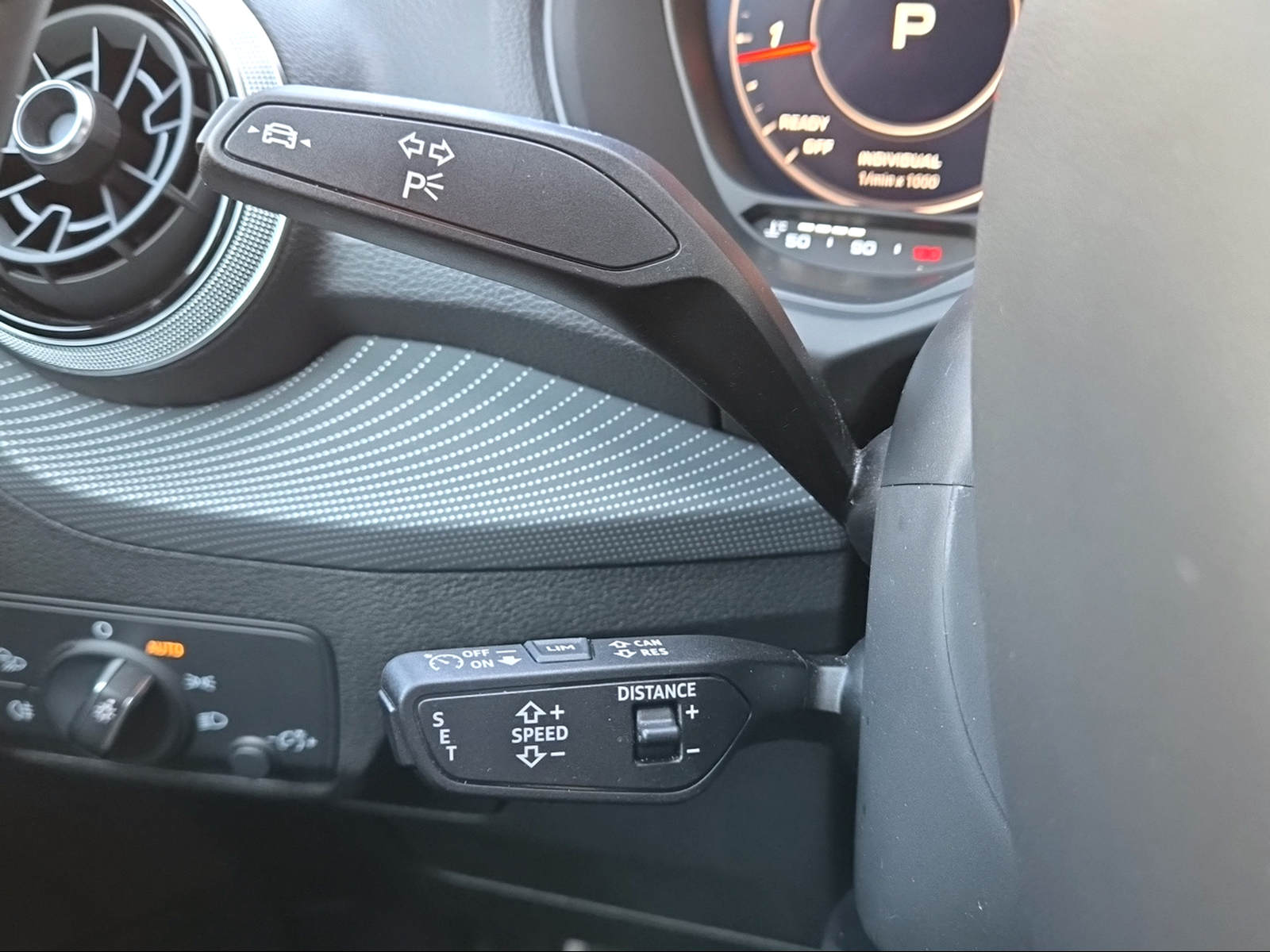 AUDI SQ2 TFSI quattro S-tronic Gletscherweiss Metallic-image-16