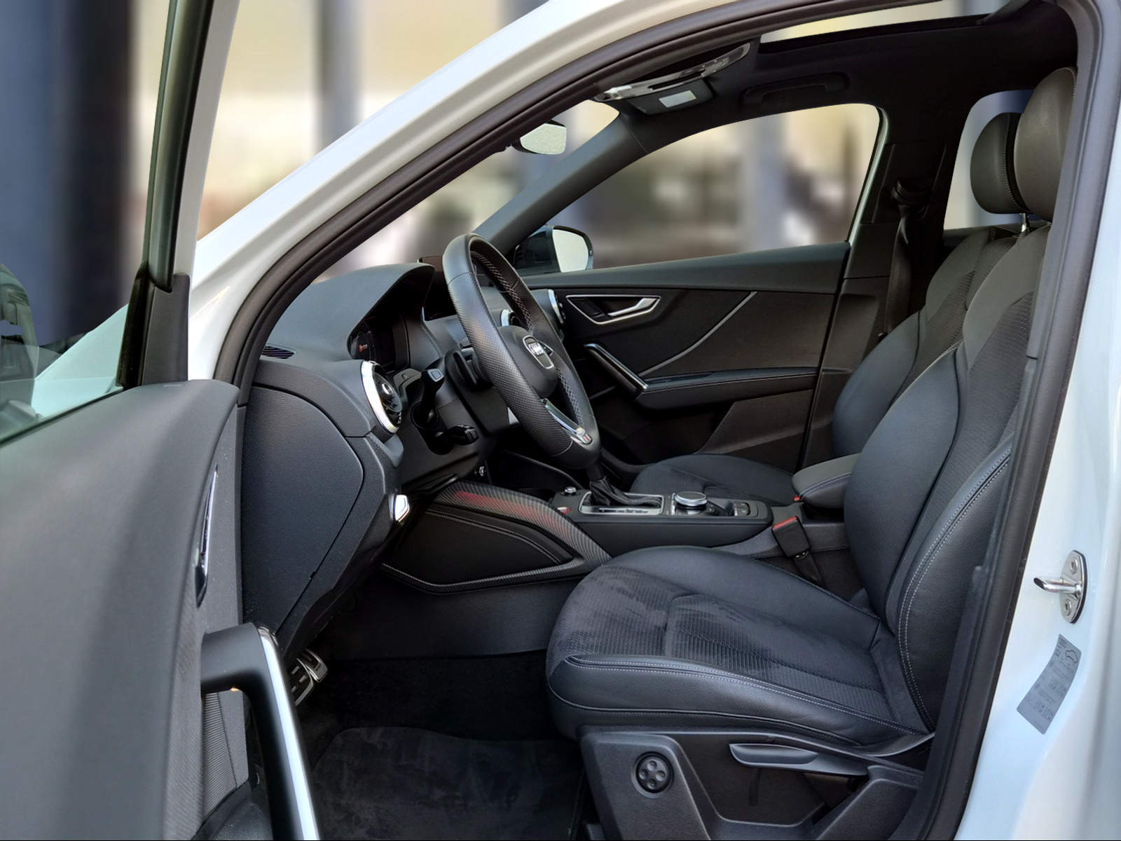 AUDI SQ2 TFSI quattro S-tronic Gletscherweiss Metallic-image-8