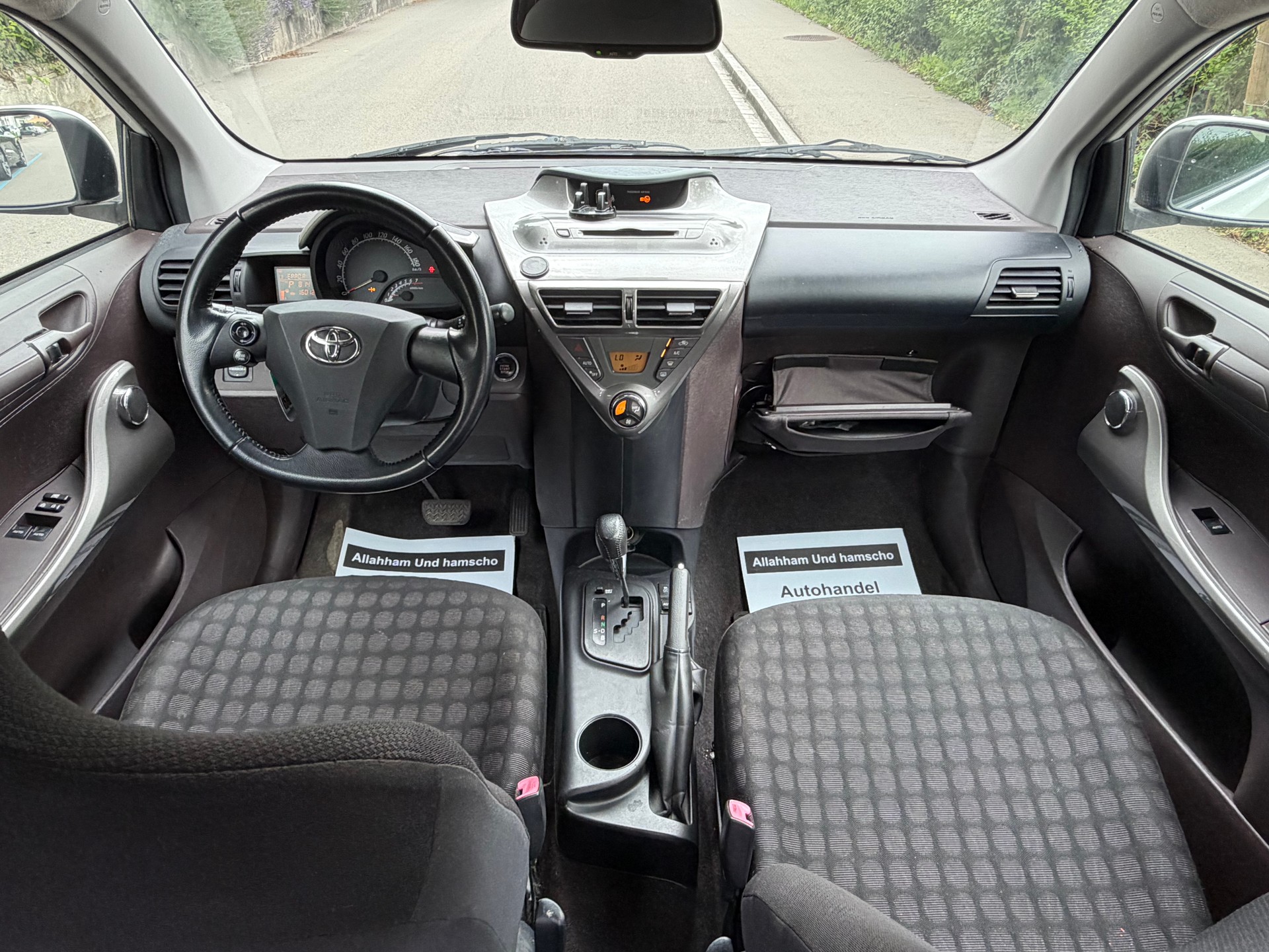 TOYOTA iQ 1.0 VVT-i Multidrive-image-10