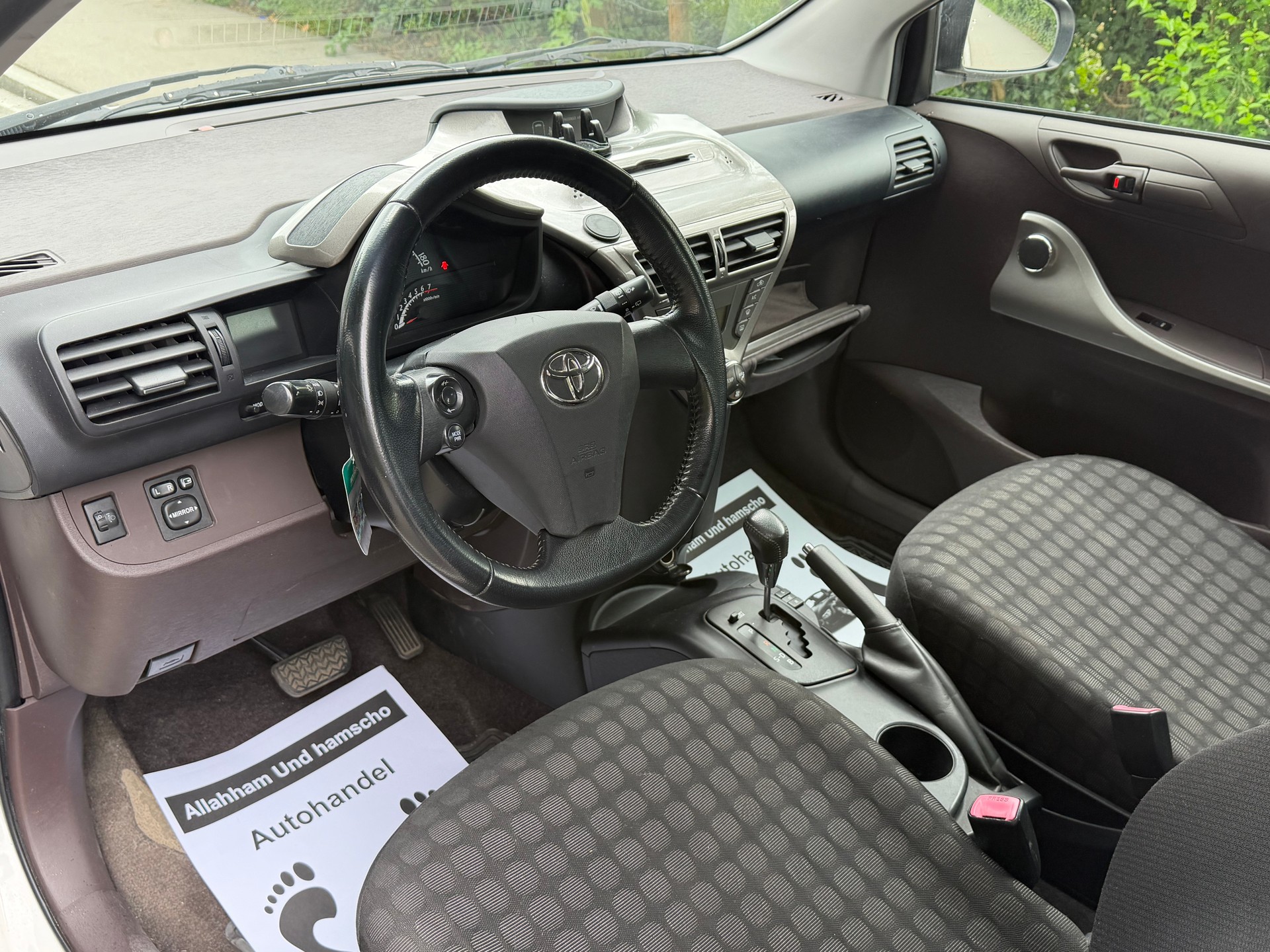 TOYOTA iQ 1.0 VVT-i Multidrive-image-13