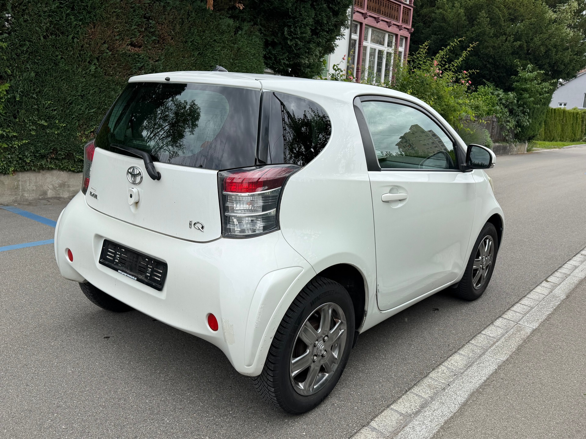 TOYOTA iQ 1.0 VVT-i Multidrive-image-2