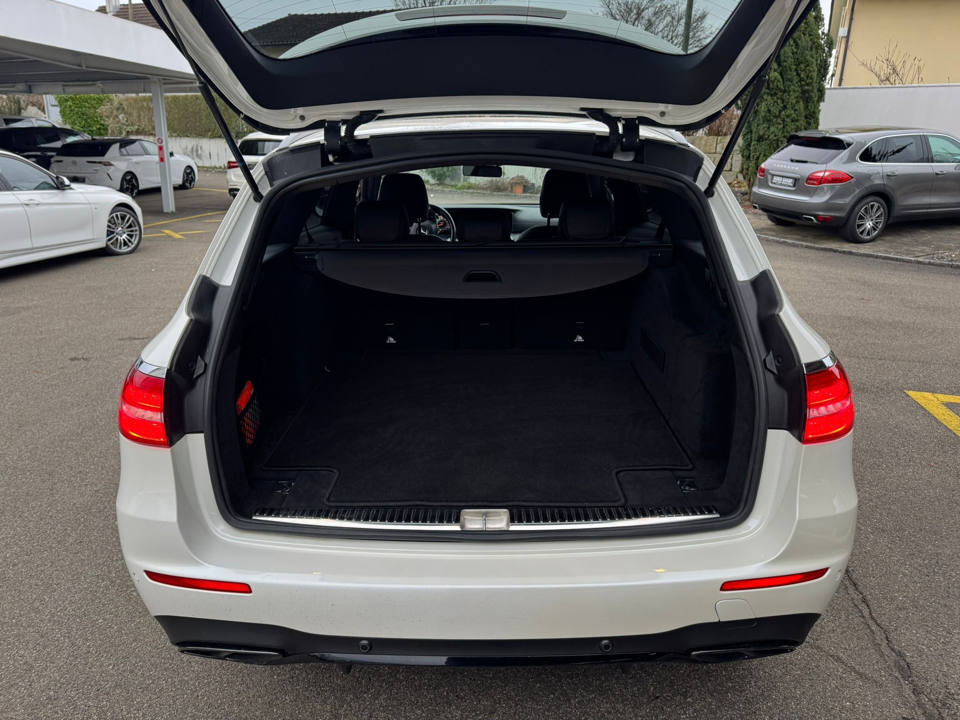 MERCEDES-BENZ E 43 AMG 4 Matic 9G-Tronic-image-7