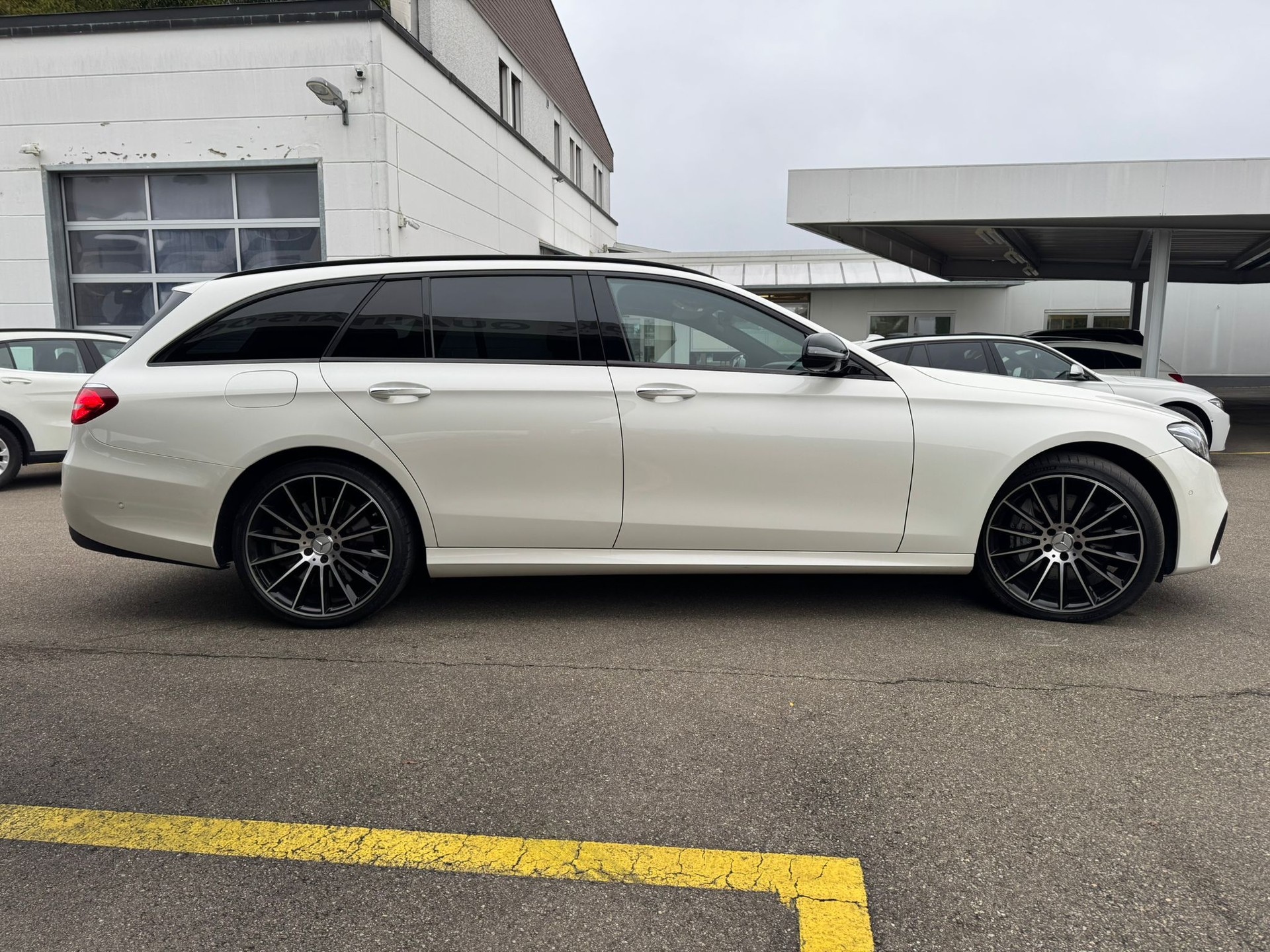 MERCEDES-BENZ E 43 AMG 4 Matic 9G-Tronic-image-4