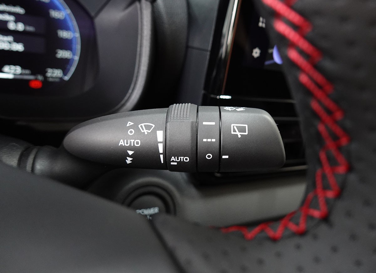 TOYOTA Yaris 1.5 GR Sport e-CVT Head-Up Display-image-15