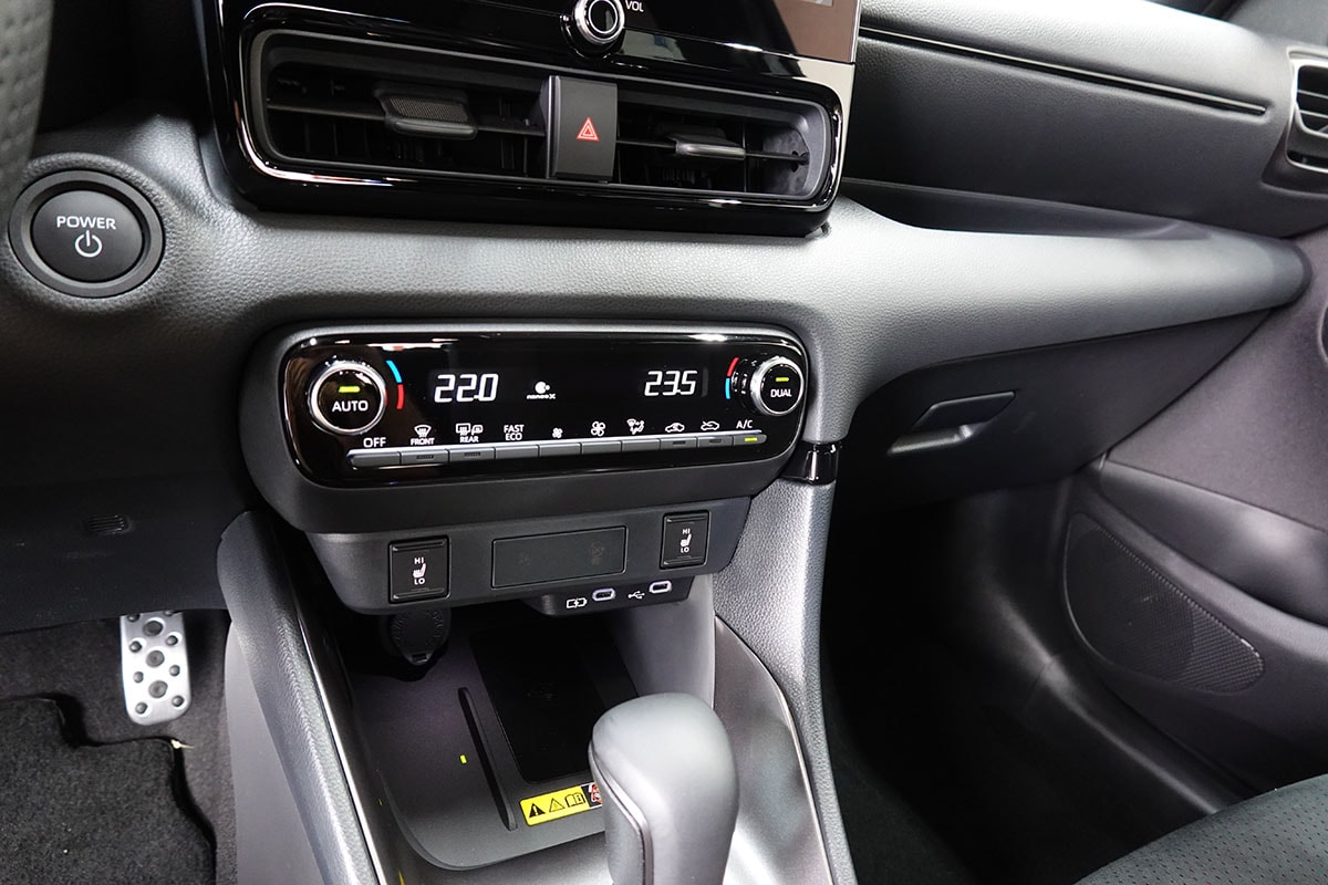 TOYOTA Yaris 1.5 GR Sport e-CVT Head-Up Display-image-11