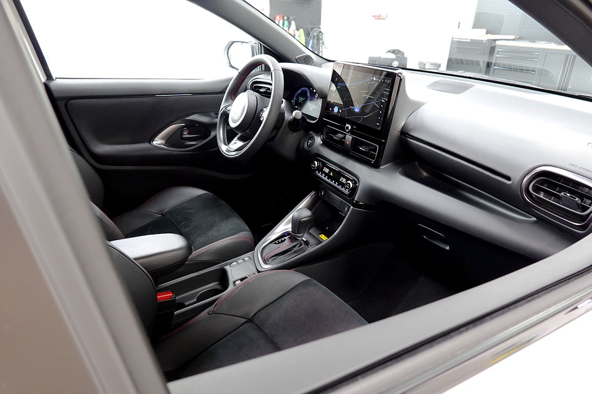 TOYOTA Yaris 1.5 GR Sport e-CVT Head-Up Display-image-5
