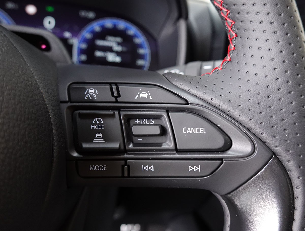 TOYOTA Yaris 1.5 GR Sport e-CVT Head-Up Display-image-13