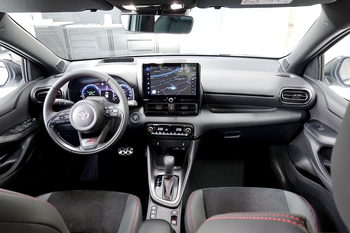 TOYOTA Yaris 1.5 GR Sport e-CVT Head-Up Display-image-8