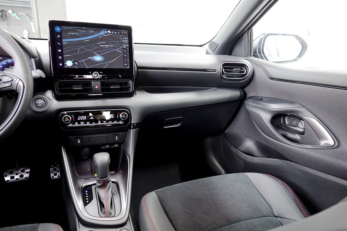 TOYOTA Yaris 1.5 GR Sport e-CVT Head-Up Display-image-9