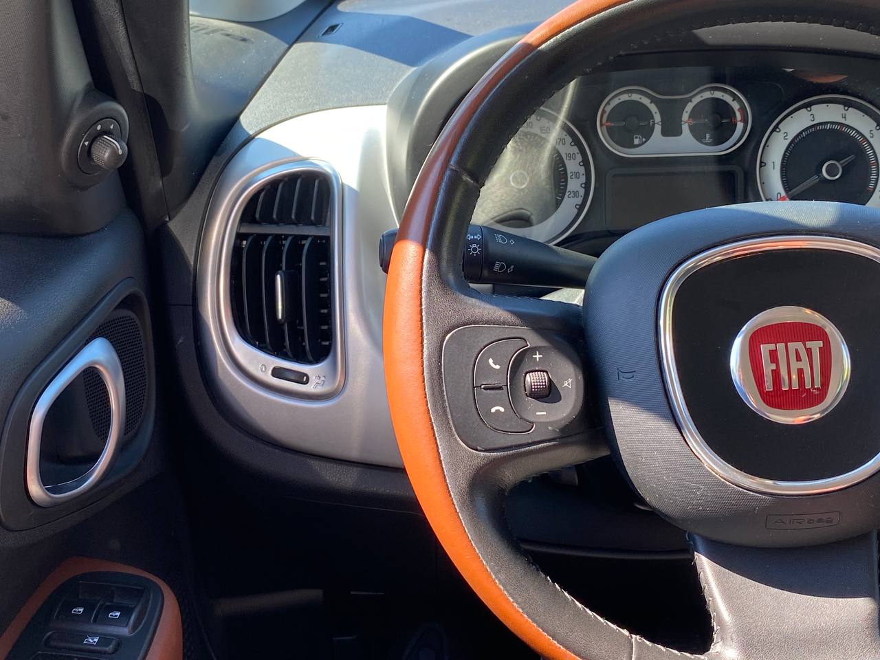 FIAT 500L 1.4 TB 16V Lounge-image-12