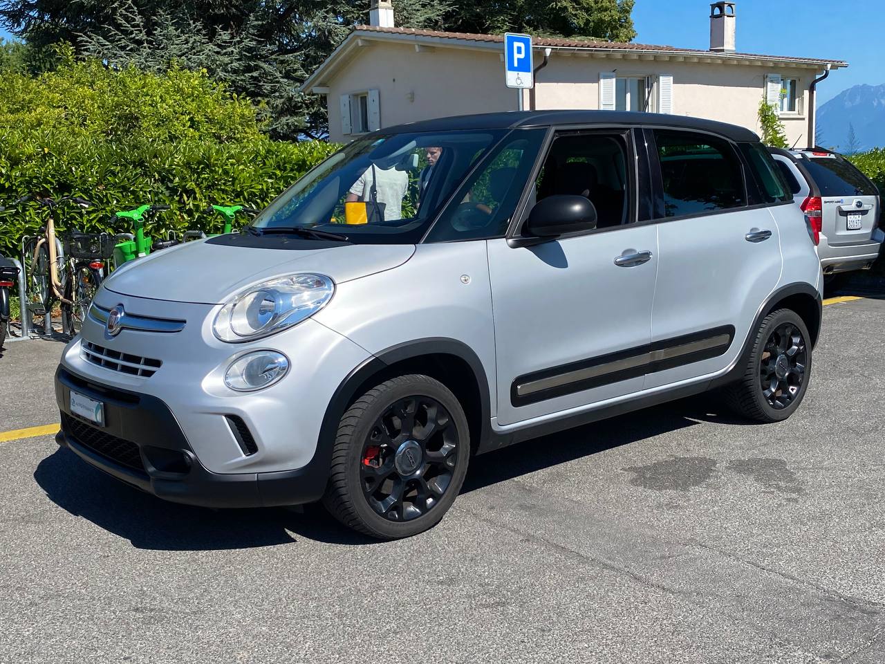Car photo