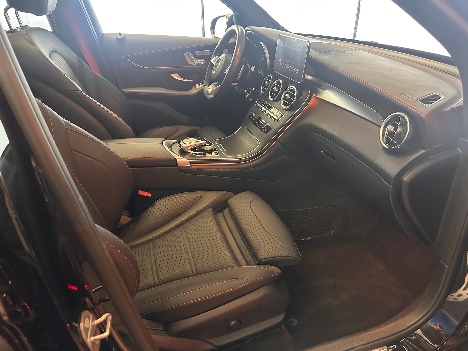 MERCEDES-BENZ GLC 43 AMG 4m-image-28
