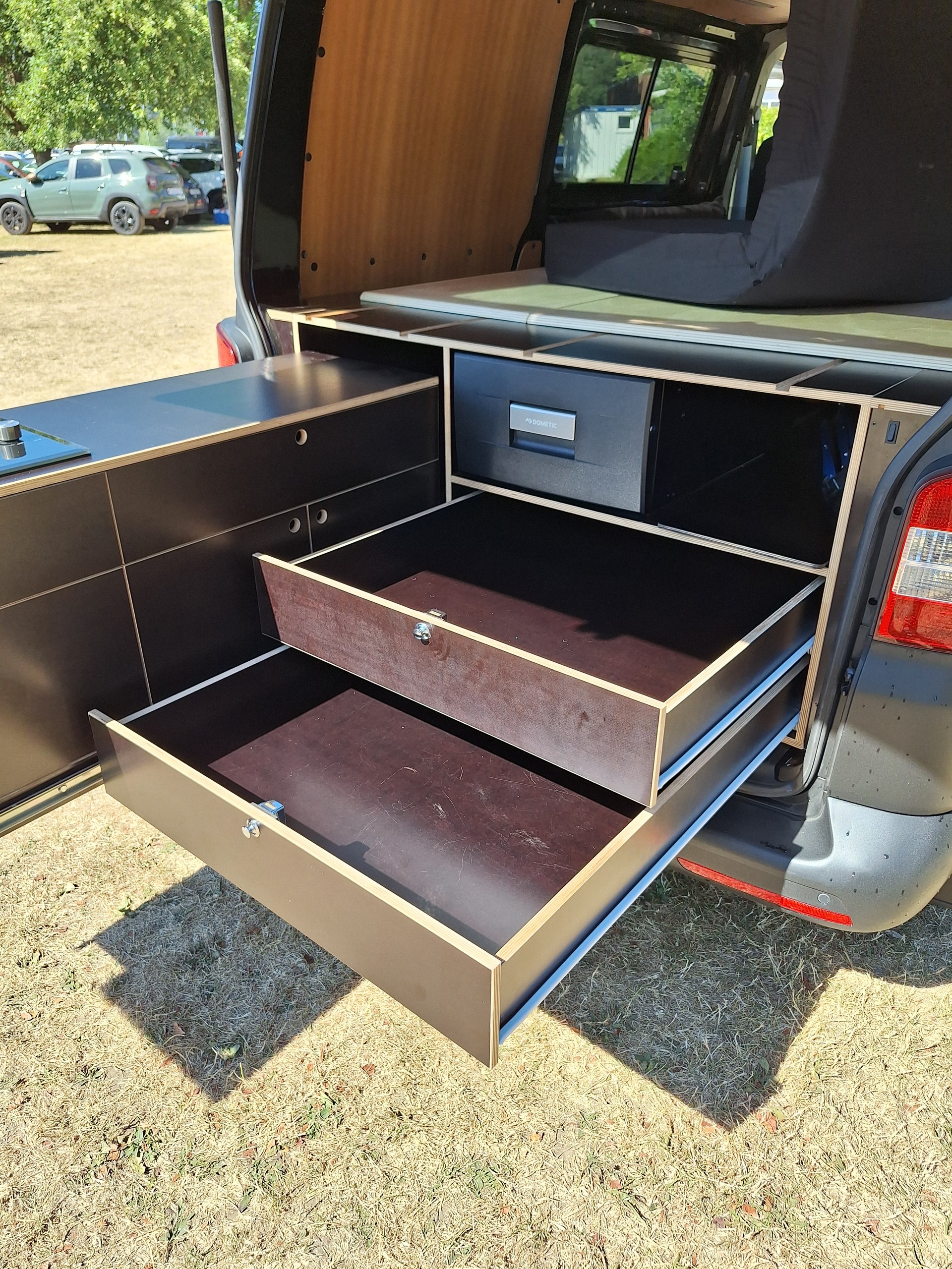 VW 2.0 TDI 4Motion 140PS Camper-image-12