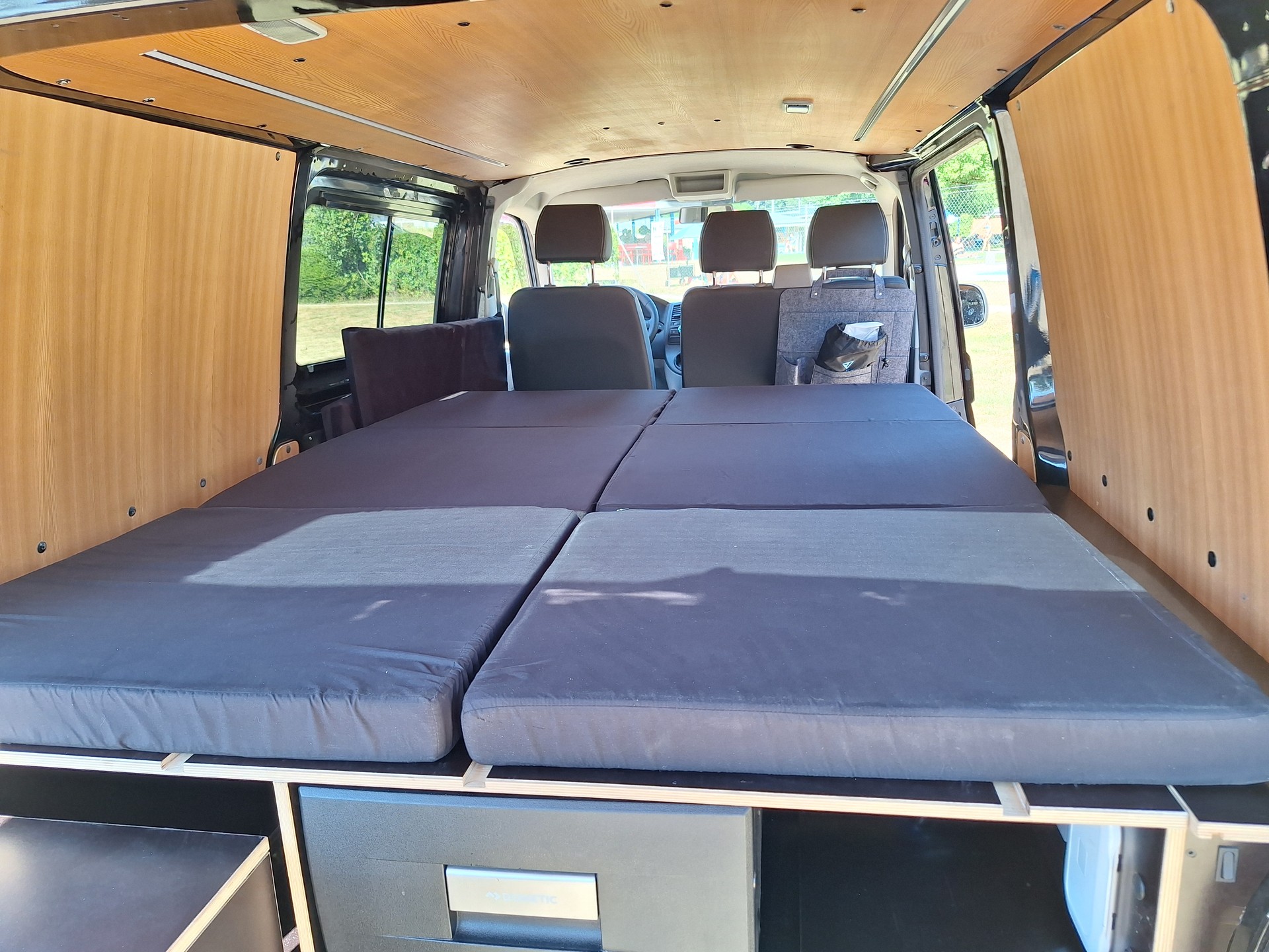 VW 2.0 TDI 4Motion 140PS Camper-image-4