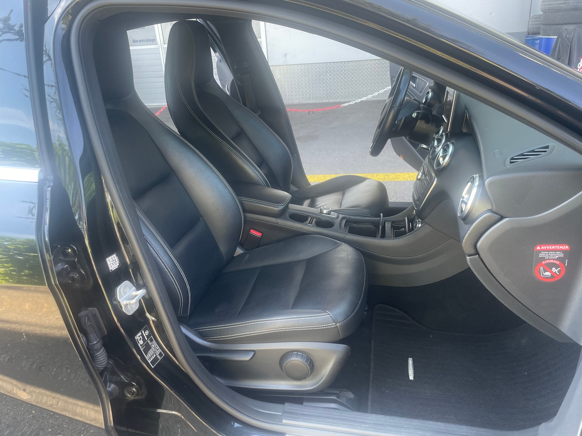 MERCEDES-BENZ A 180-image-8