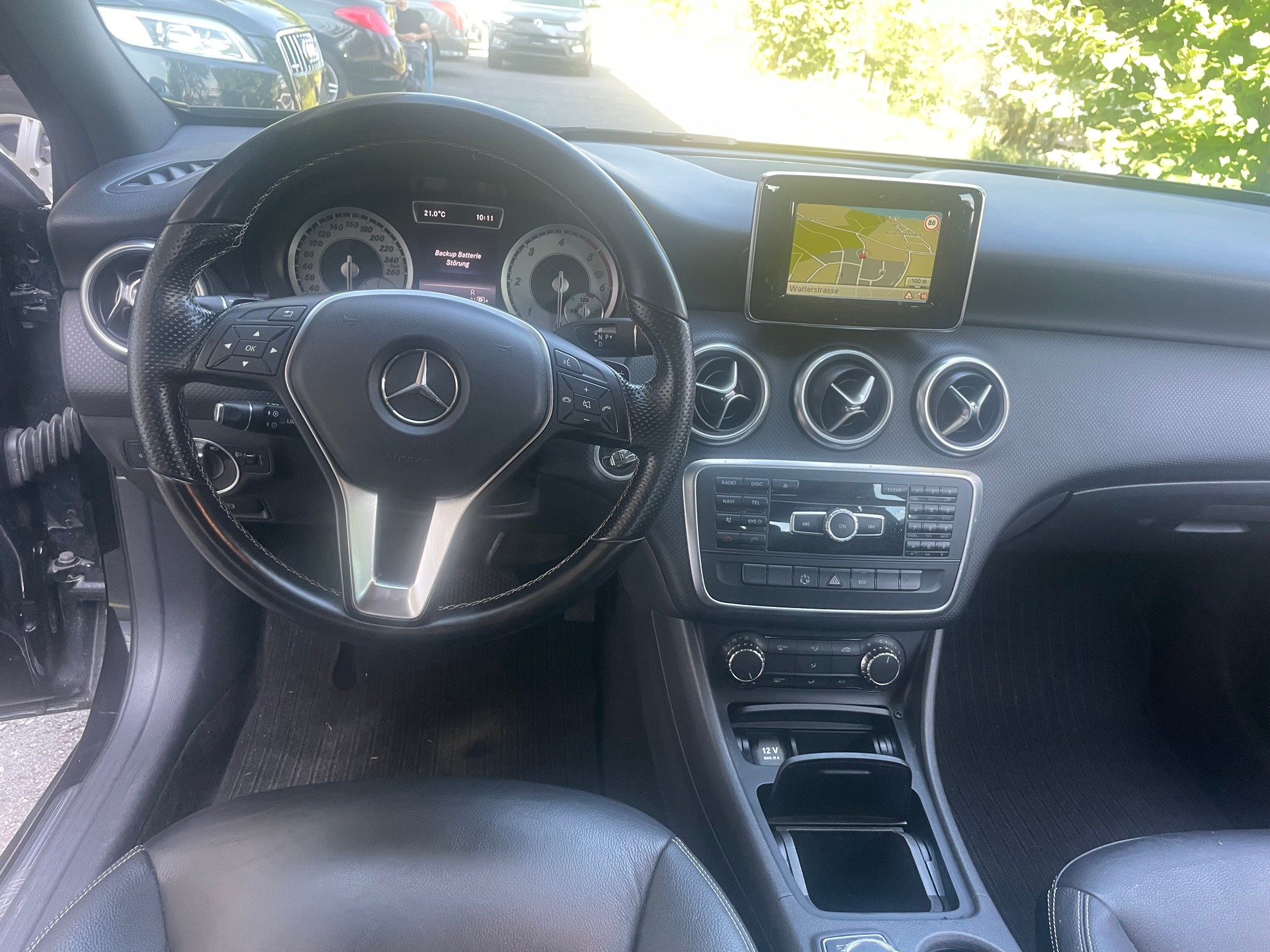 MERCEDES-BENZ A 180-image-6