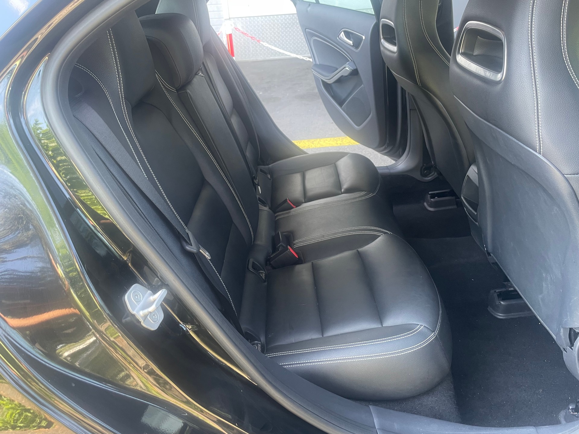 MERCEDES-BENZ A 180-image-11