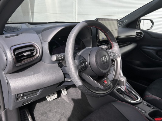 TOYOTA Yaris 1.5 GR Sport e-CVT-image-9