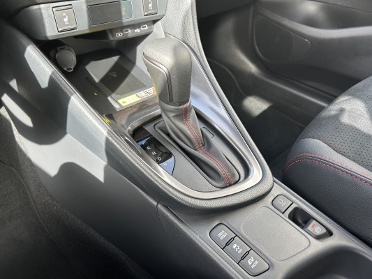 TOYOTA Yaris 1.5 GR Sport e-CVT-image-14
