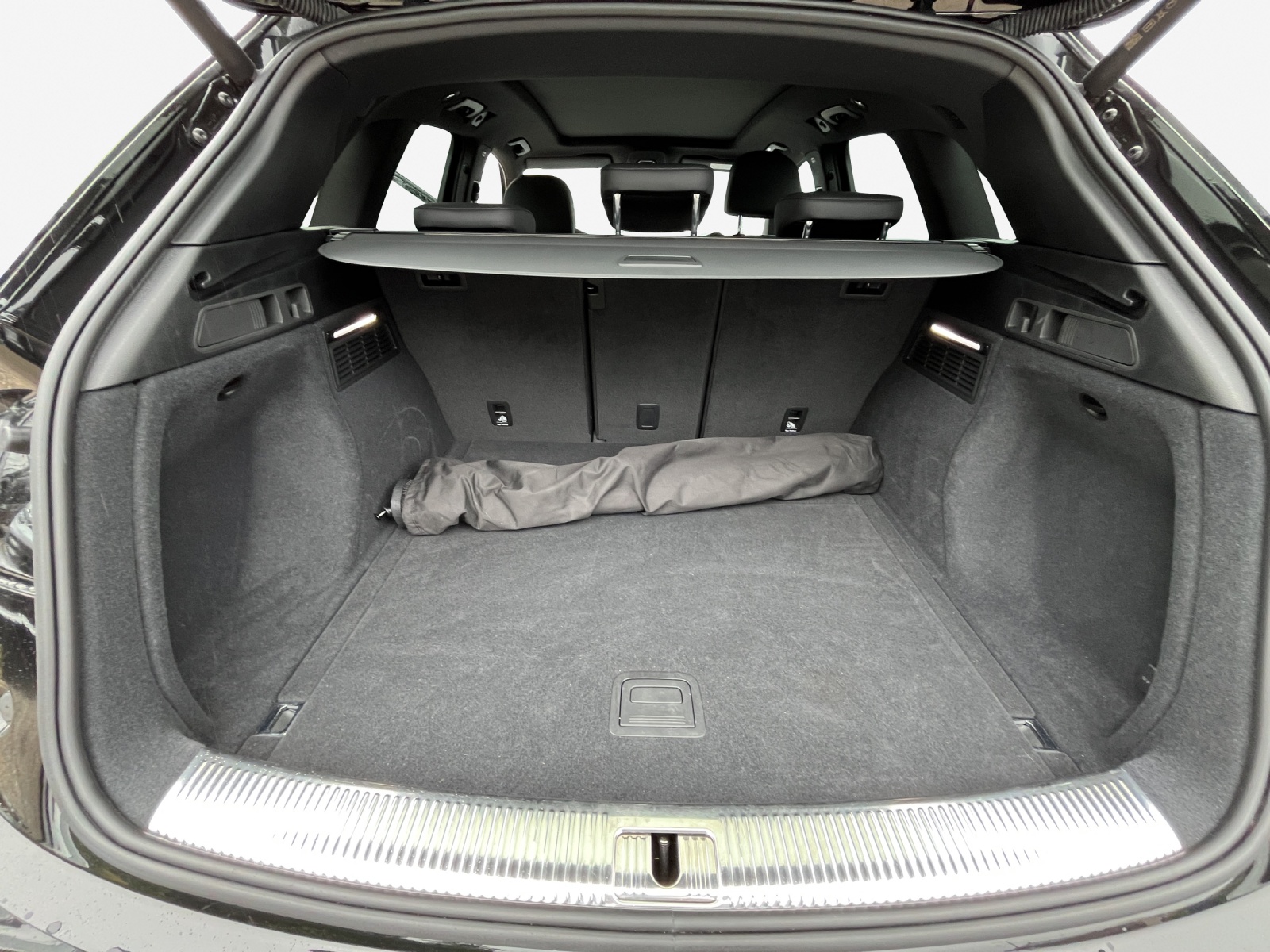 AUDI Q5 40 TDI Black Edition quattro S-tronic-image-11