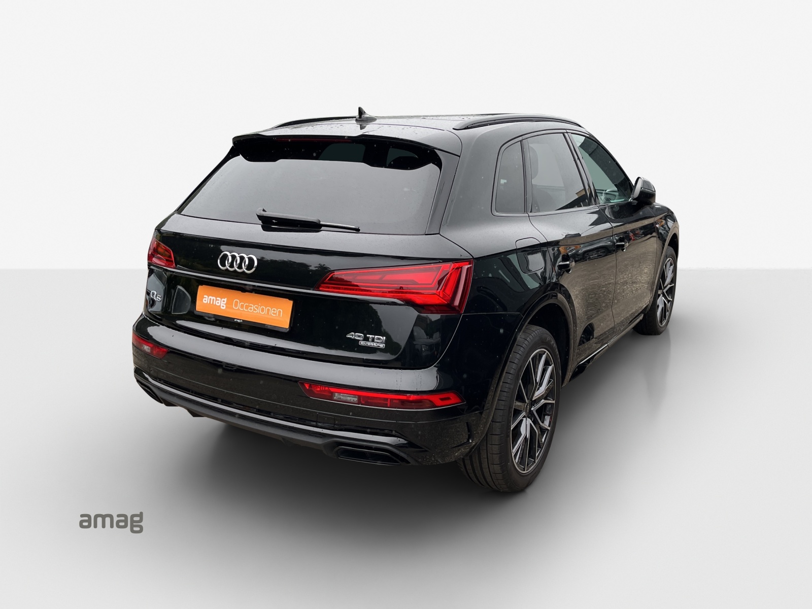 AUDI Q5 40 TDI Black Edition quattro S-tronic-image-4