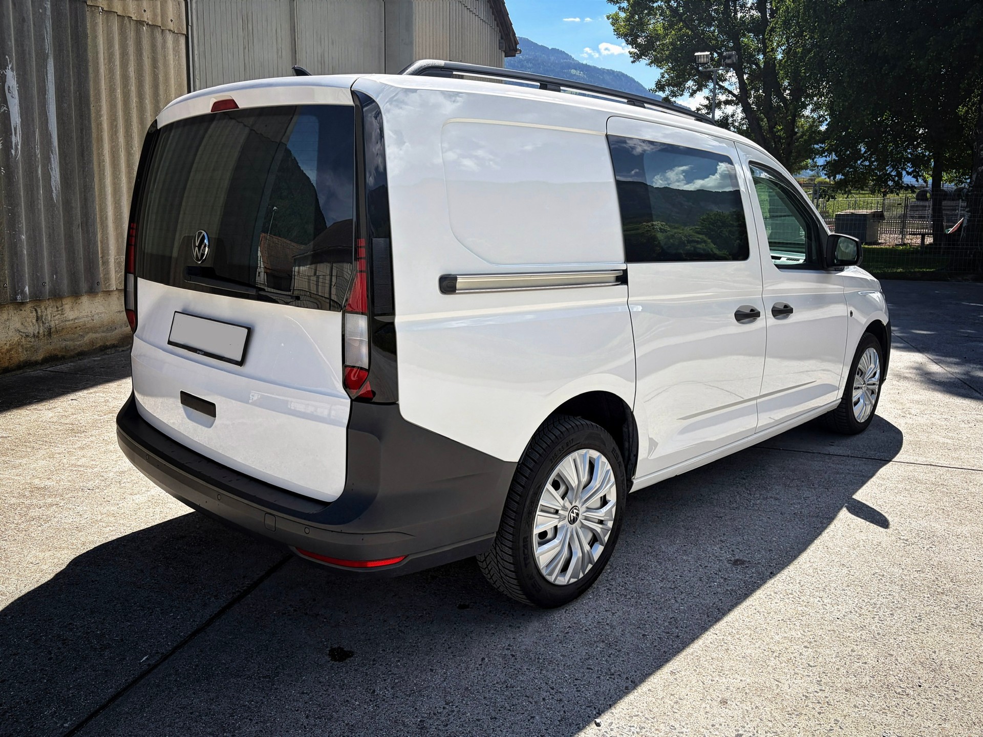 VW 2.0 TDI 122 BlueMT 4motion Camper-image-2