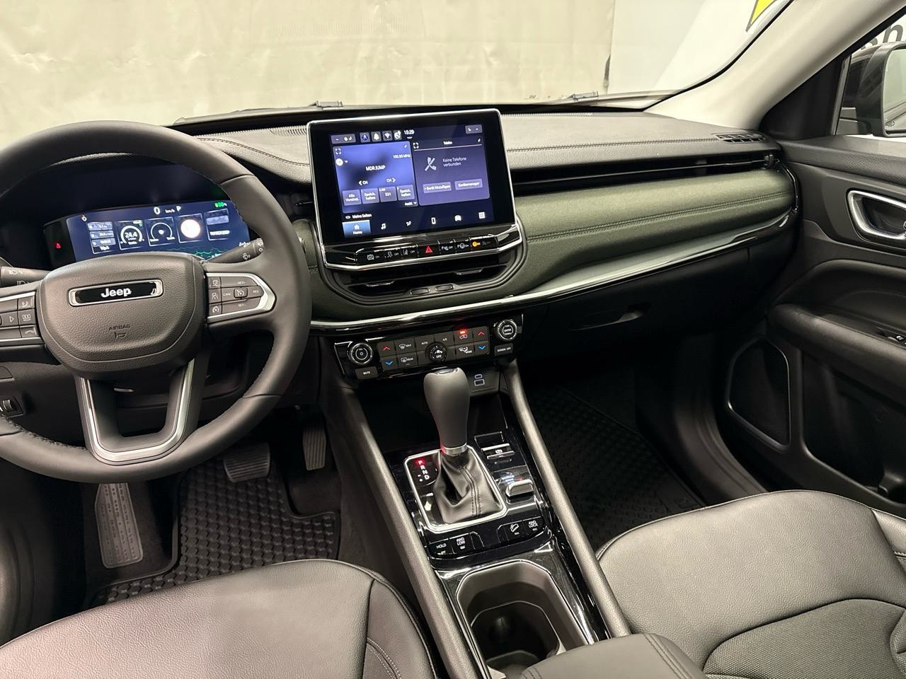 JEEP Compass 1.3 T PHEV North Star Sky AWD 240PS-image-5