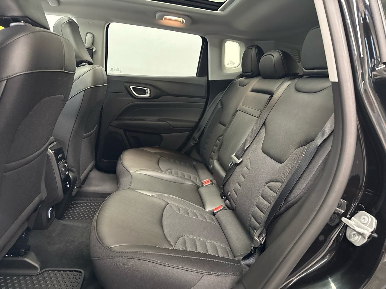 JEEP Compass 1.3 T PHEV North Star Sky AWD 240PS-image-9