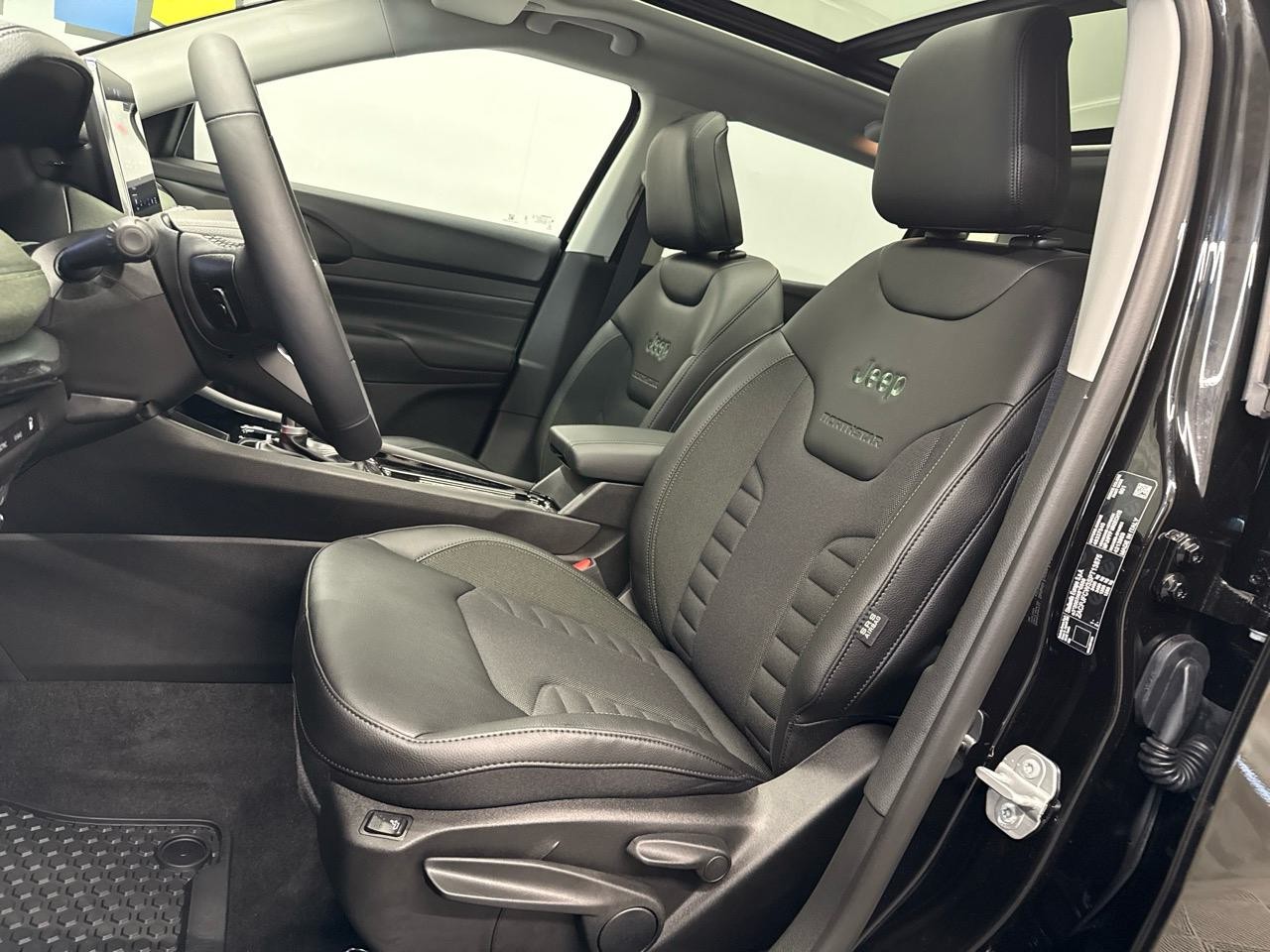 JEEP Compass 1.3 T PHEV North Star Sky AWD 240PS-showroom-element-3