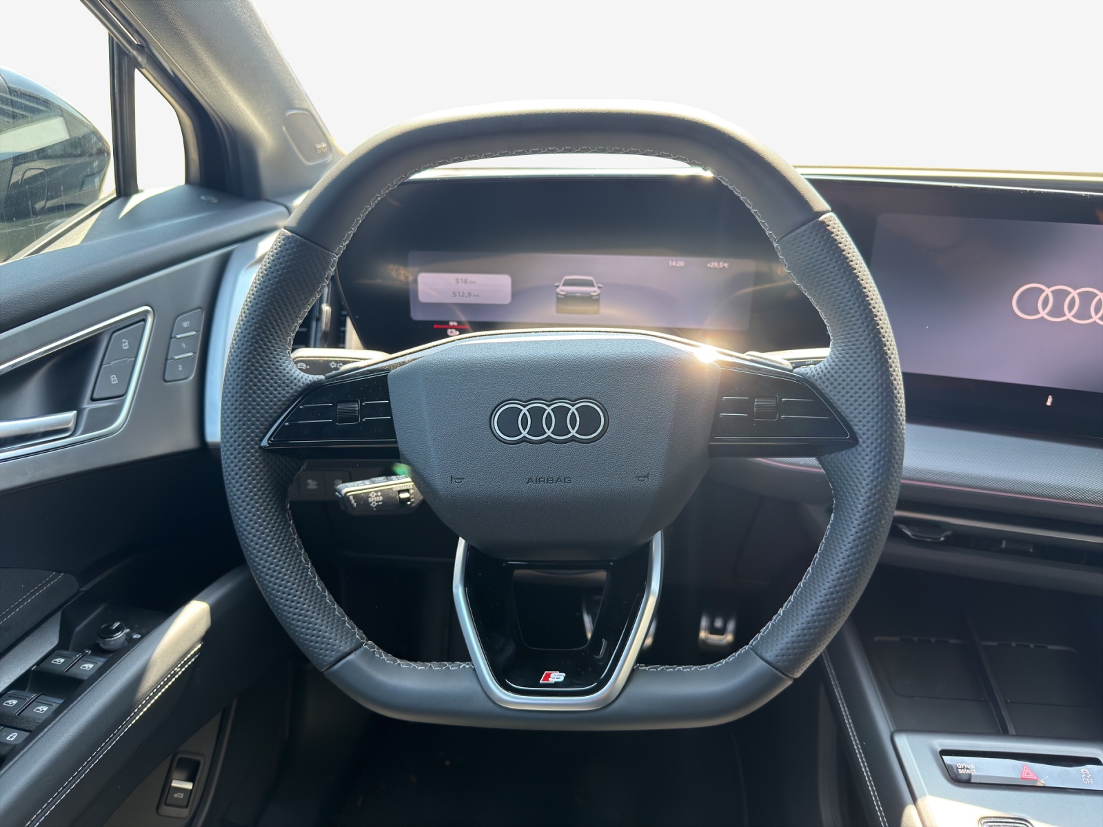 AUDI Q4 e-tron SUV quattro performance-image-9