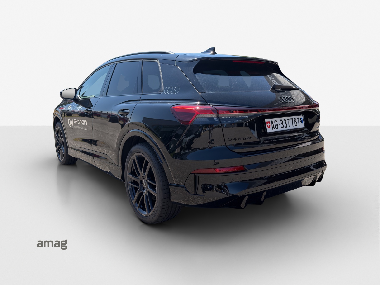 AUDI Q4 e-tron SUV quattro performance-showroom-element-2