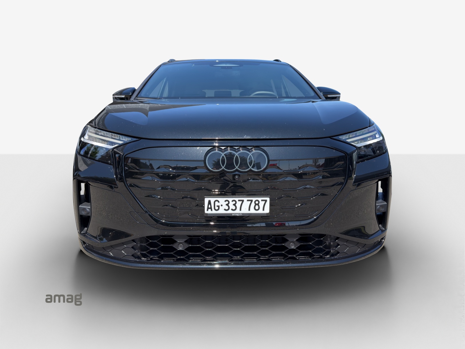 AUDI Q4 e-tron SUV quattro performance-image-6