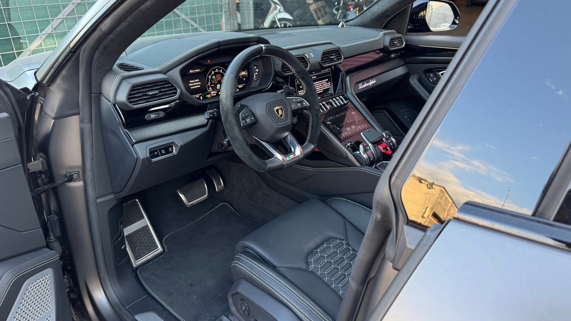 LAMBORGHINI Urus E-Gear Graphite Capsule-image-11