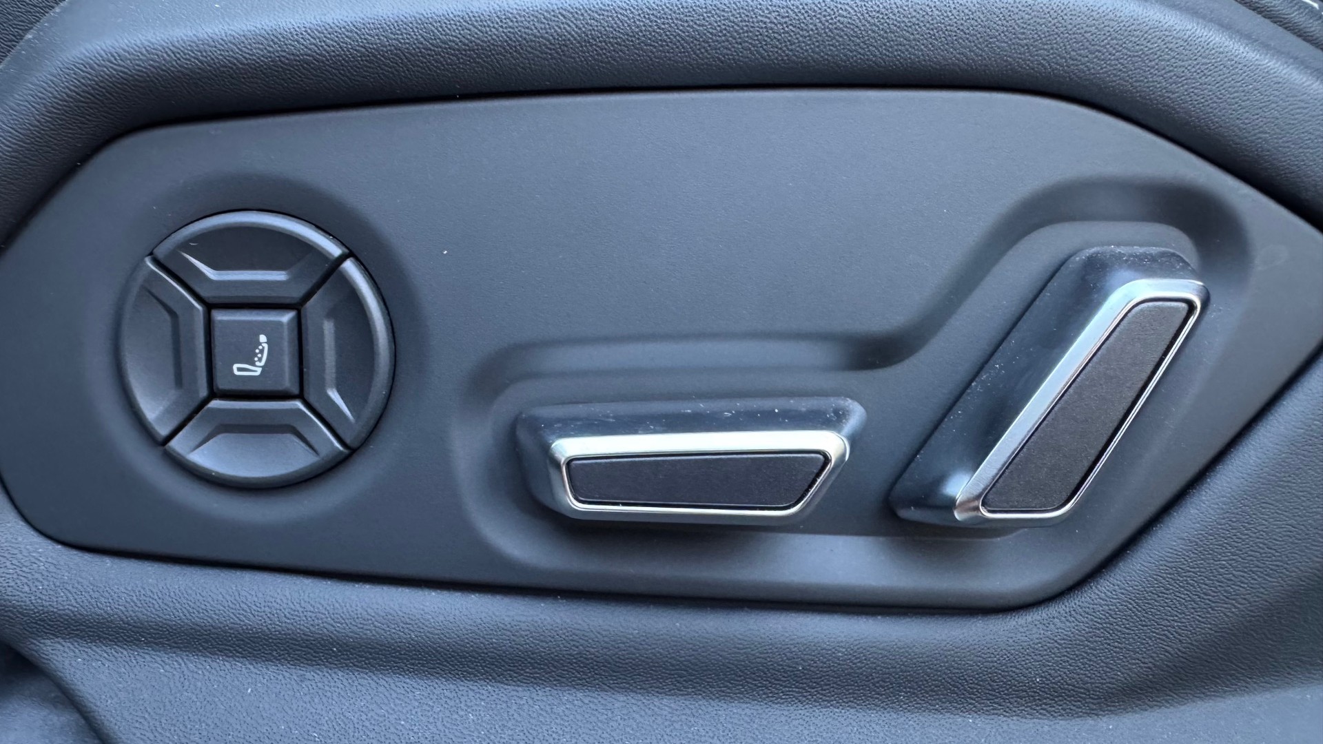 LAMBORGHINI Urus E-Gear Graphite Capsule-image-14